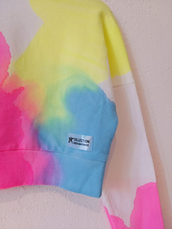 Dámská crop top mikina bez kapuce ručně barvená — česká výroba 1