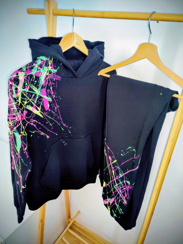 Dámská mikina s kapucí černá ručně stříkaná | česká bavlna Yako King 1