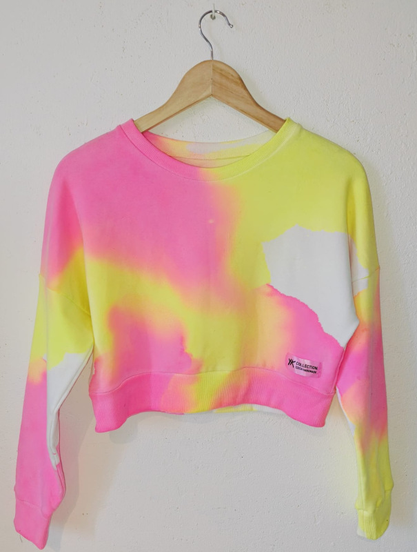 Dámská crop top mikina bez kapuce ručně barvená — česká výroba