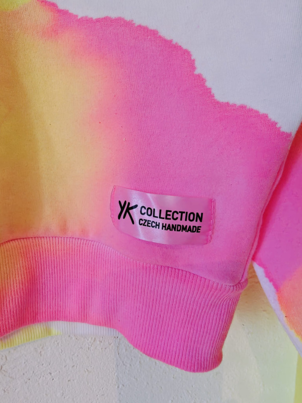 Dámská crop top mikina bez kapuce ručně barvená — česká výroba 1